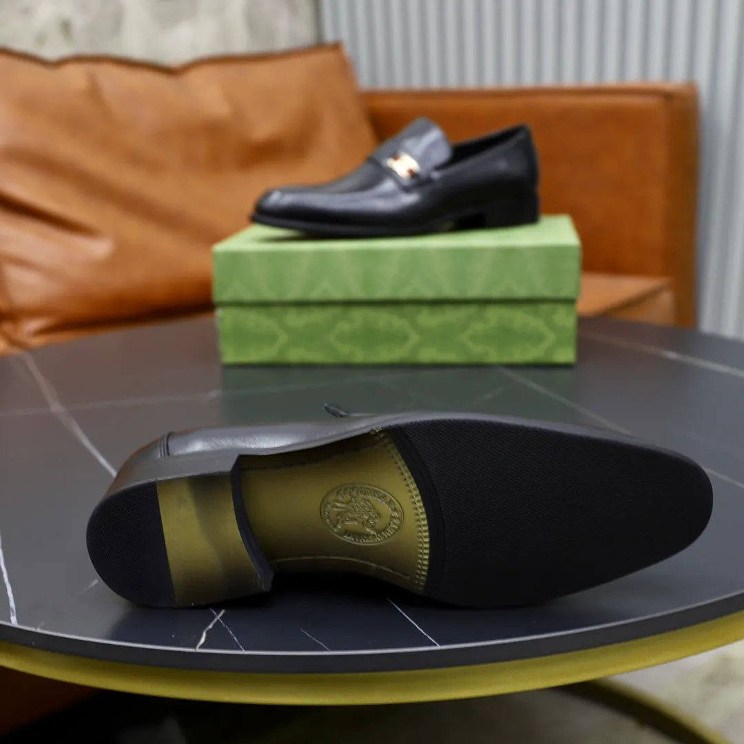 Men's shoes: 250🙅‍♂️🙅‍♂️🙅‍♂️Niuli Brand: GUCCI Size: 38-44 (45 can be customized) Level: Counter classic Material: Original soft cowhide upper Comfortable cowhide lining Original lightweight outsole Style category: Business casual footwear Driving leather shoes Color: Actual picture color